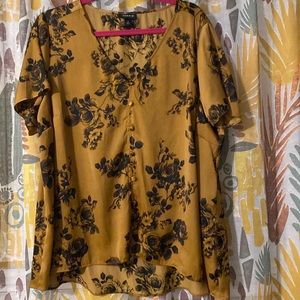 Gold floral satin torrid shirt.